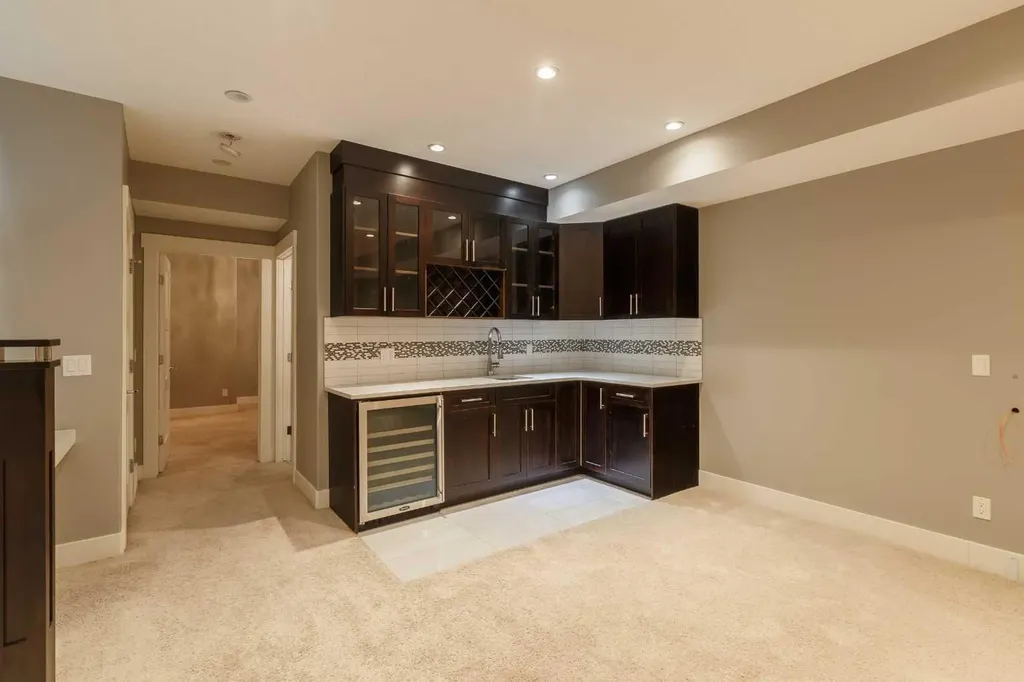 423 23 Avenue NW Calgary AB T2M1S4