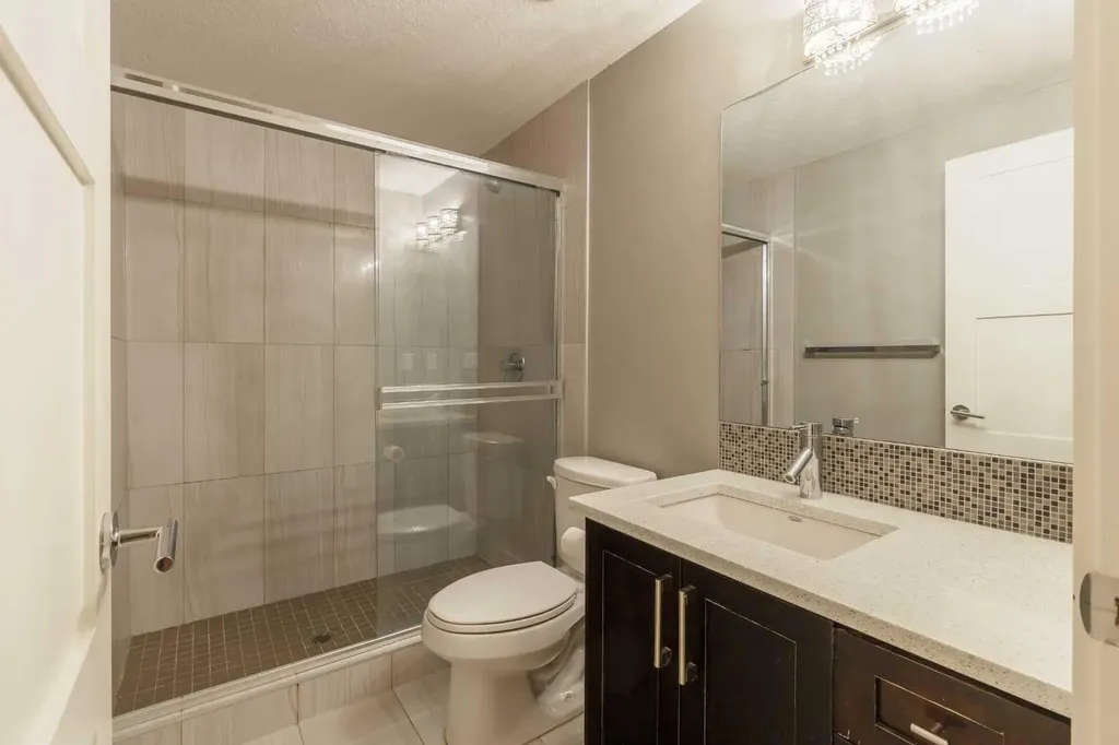 423 23 Avenue NW Calgary AB T2M1S4