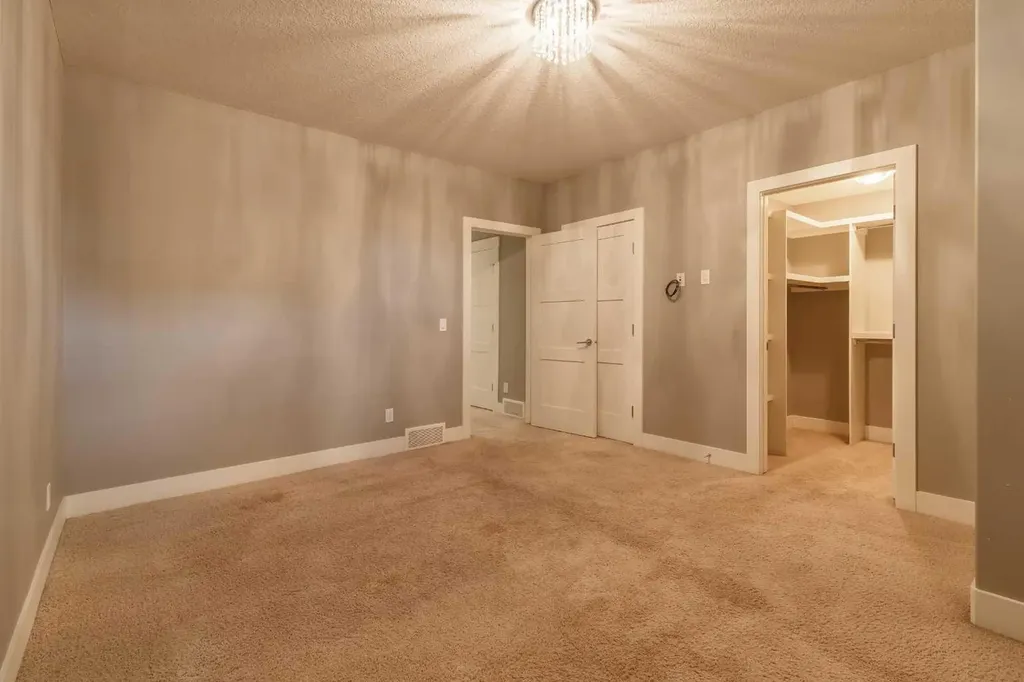423 23 Avenue NW Calgary AB T2M1S4