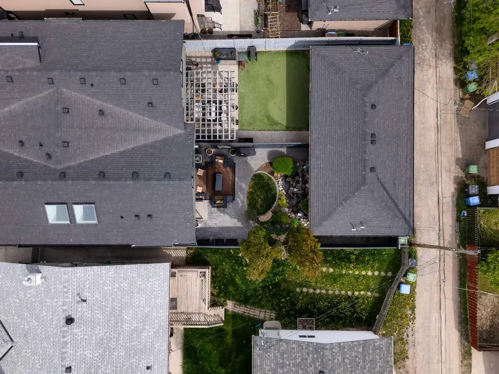 423 23 Avenue NW Calgary AB T2M1S4