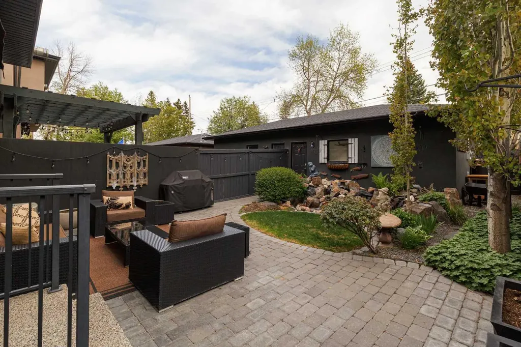 423 23 Avenue NW Calgary AB T2M1S4