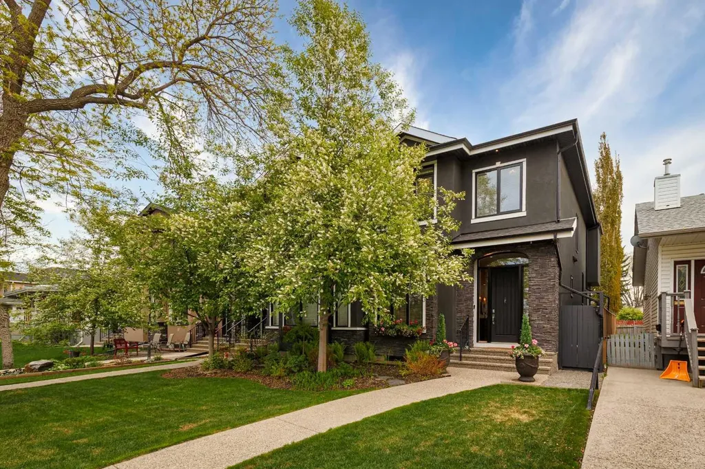 423 23 Avenue NW Calgary AB T2M1S4