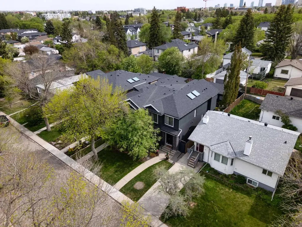 423 23 Avenue NW Calgary AB T2M1S4