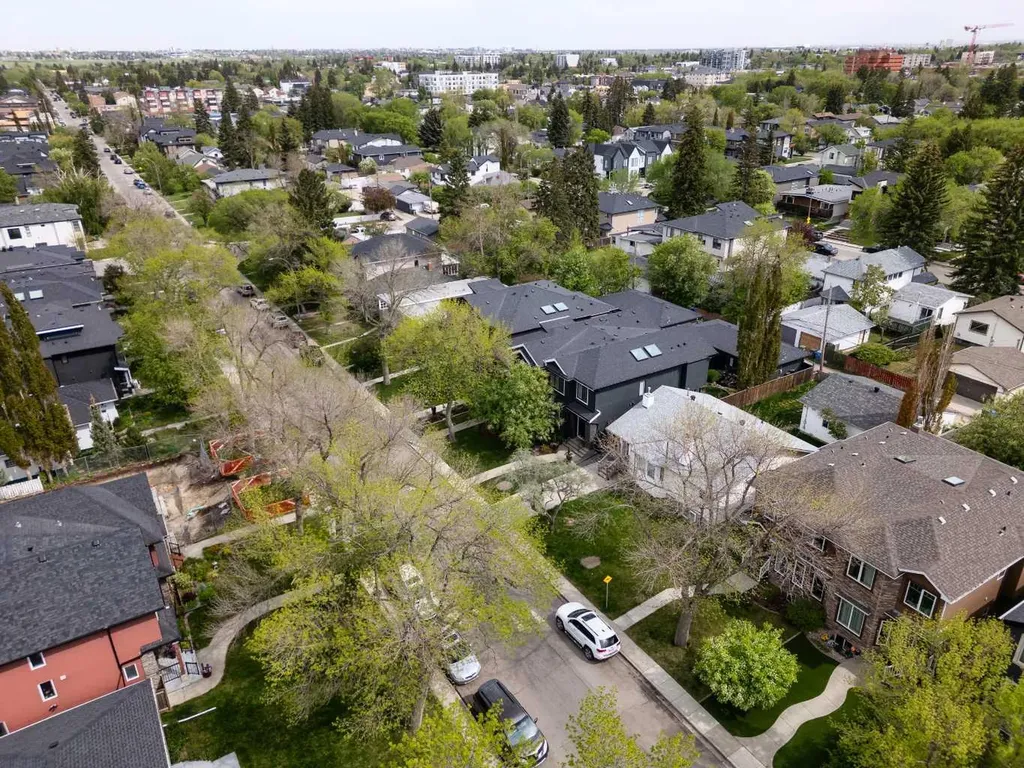 423 23 Avenue NW Calgary AB T2M1S4