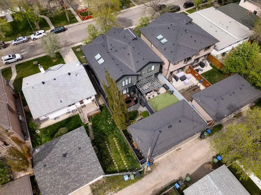 423 23 Avenue NW Calgary AB T2M1S4