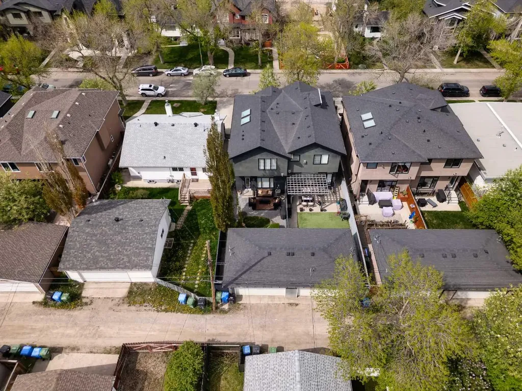 423 23 Avenue NW Calgary AB T2M1S4