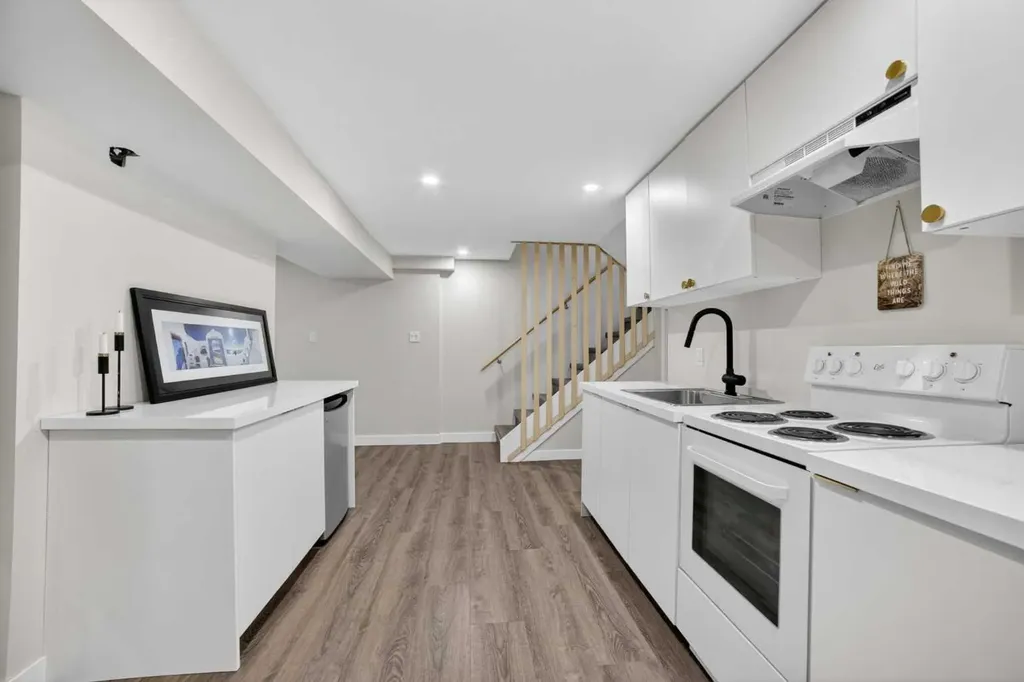 2211 18 Avenue S Lethbridge AB T1K 1C7