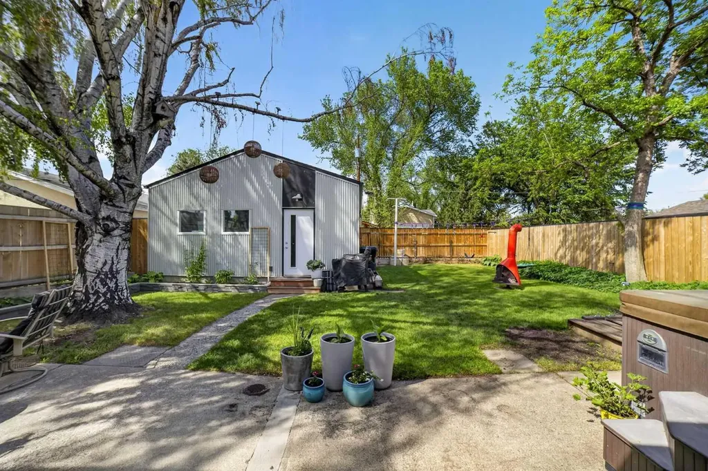 2211 18 Avenue S Lethbridge AB T1K 1C7