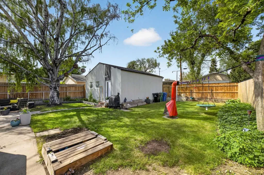 2211 18 Avenue S Lethbridge AB T1K 1C7