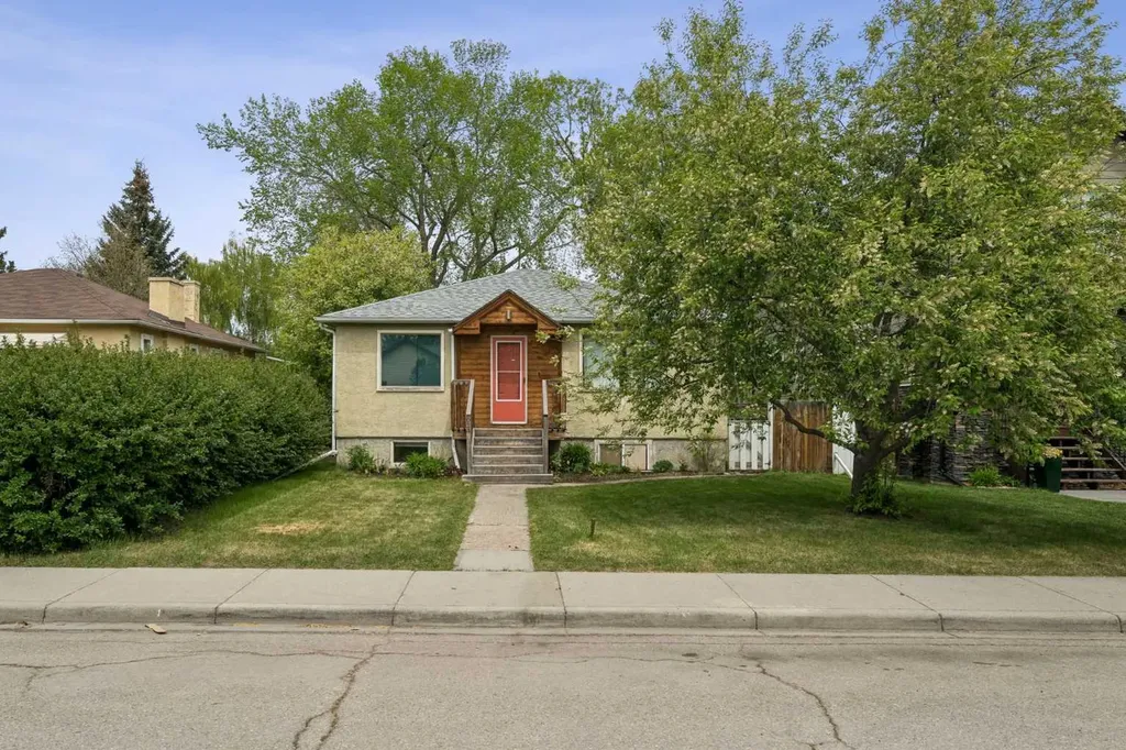 614 21 Avenue NE Calgary AB T2E 1T1