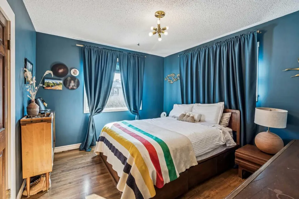 614 21 Avenue NE Calgary AB T2E 1T1