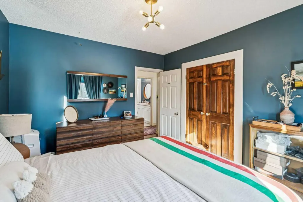 614 21 Avenue NE Calgary AB T2E 1T1