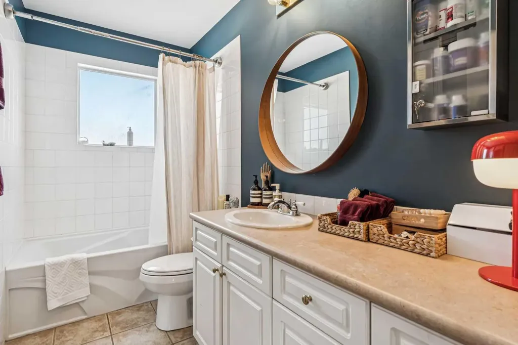 614 21 Avenue NE Calgary AB T2E 1T1