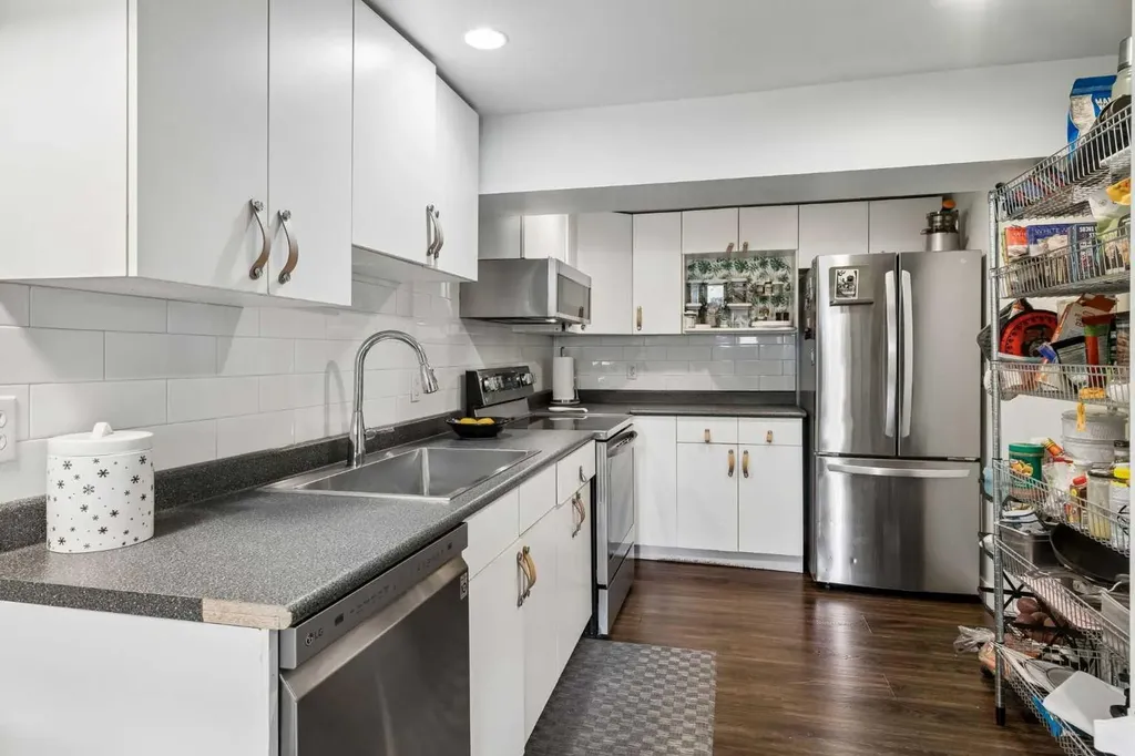 614 21 Avenue NE Calgary AB T2E 1T1