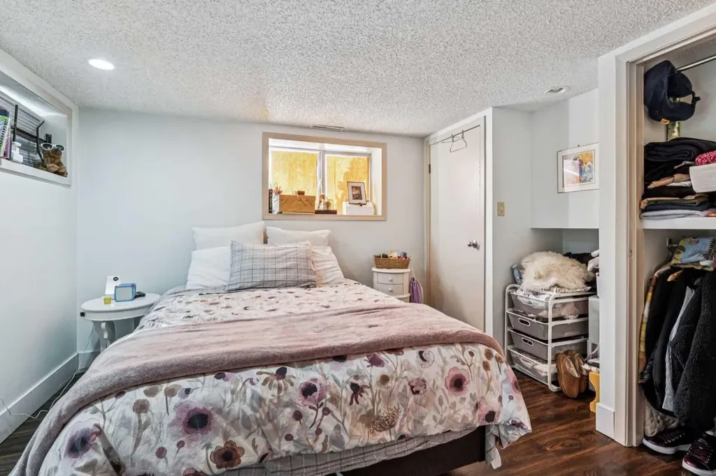 614 21 Avenue NE Calgary AB T2E 1T1