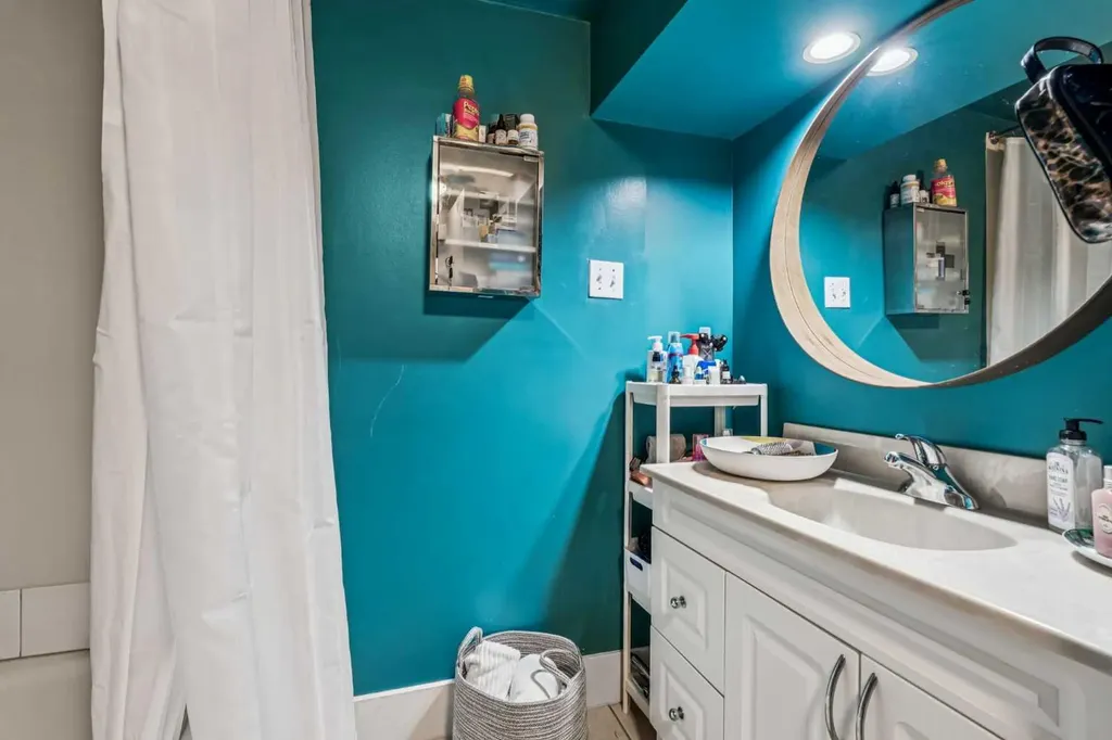 614 21 Avenue NE Calgary AB T2E 1T1