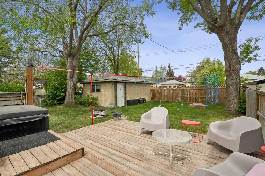 614 21 Avenue NE Calgary AB T2E 1T1