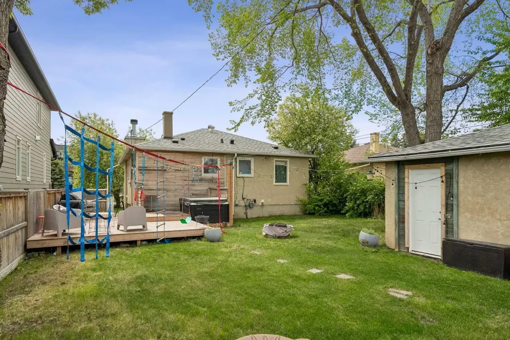 614 21 Avenue NE Calgary AB T2E 1T1