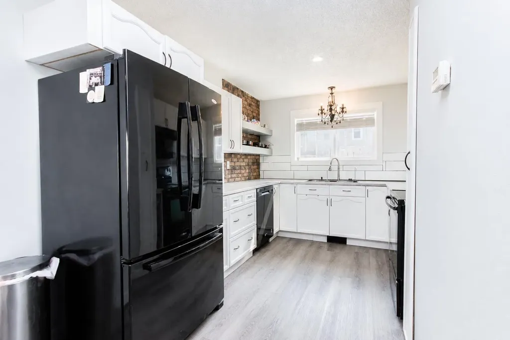 5806 61 Street Red Deer AB T4N 6H4