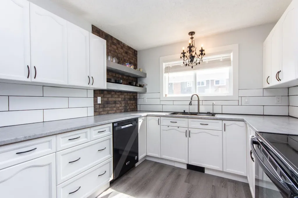 5806 61 Street Red Deer AB T4N 6H4