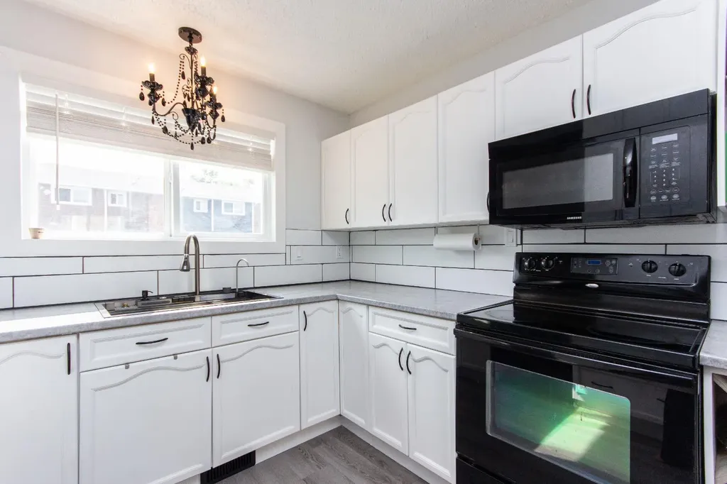 5806 61 Street Red Deer AB T4N 6H4
