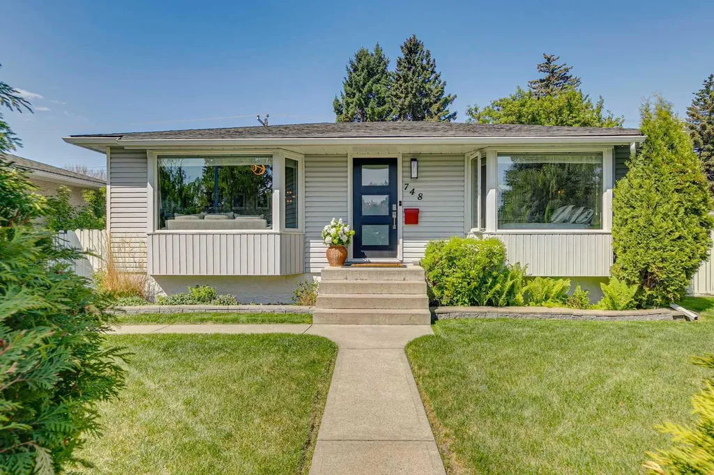 748 Archwood Road SE Calgary AB T2J1C2
