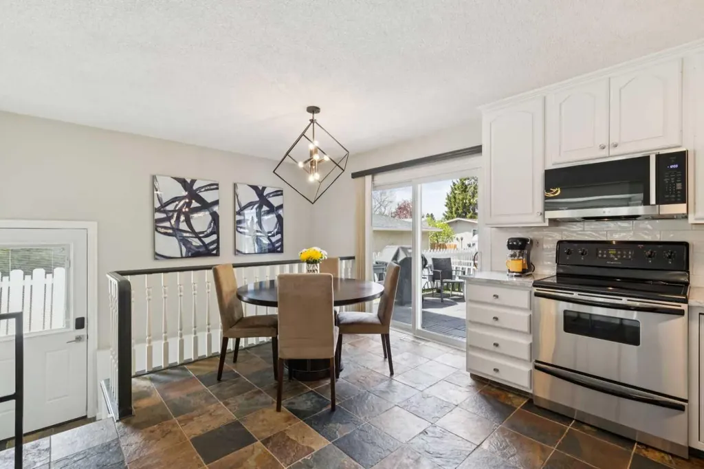 748 Archwood Road SE Calgary AB T2J1C2