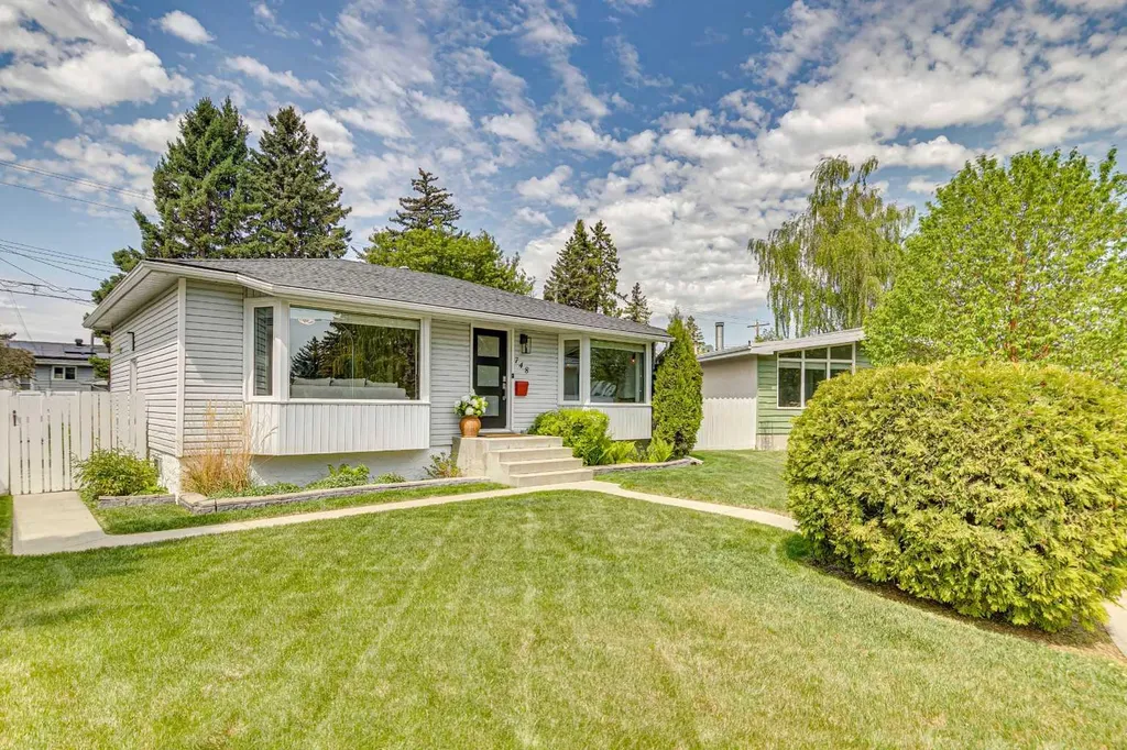 748 Archwood Road SE Calgary AB T2J1C2