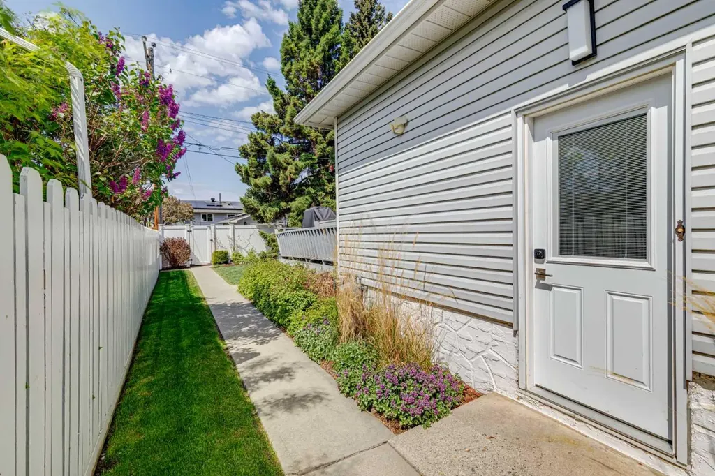 748 Archwood Road SE Calgary AB T2J1C2