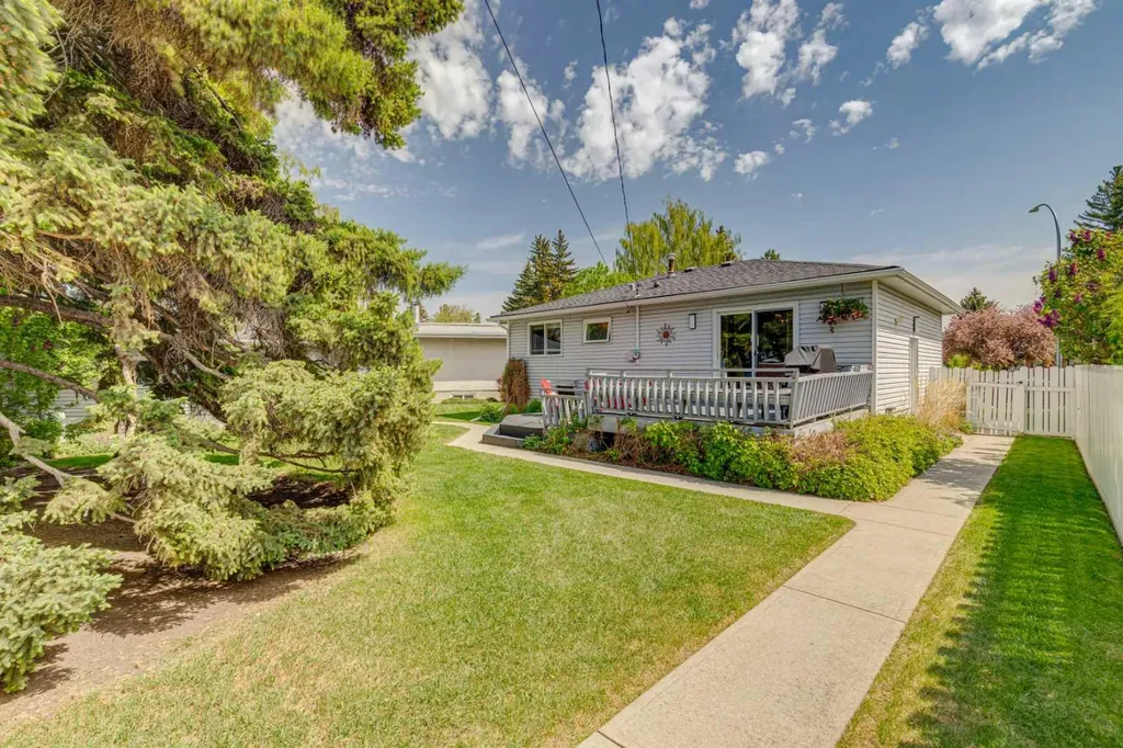 748 Archwood Road SE Calgary AB T2J1C2