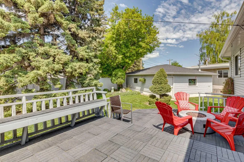 748 Archwood Road SE Calgary AB T2J1C2
