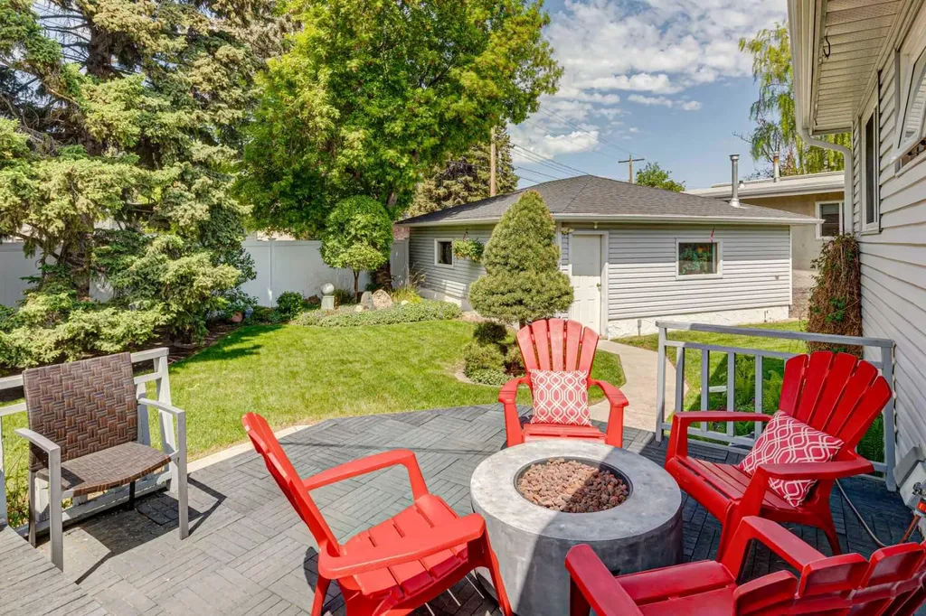 748 Archwood Road SE Calgary AB T2J1C2