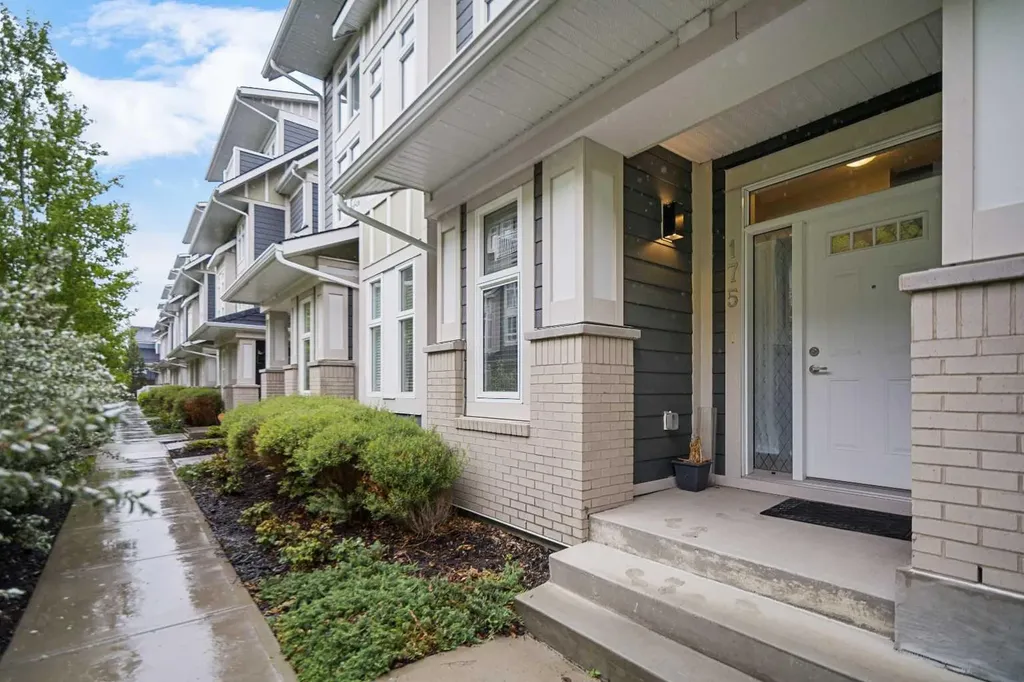 175 Silverado Plains Park SW Calgary AB T2X 1Y8