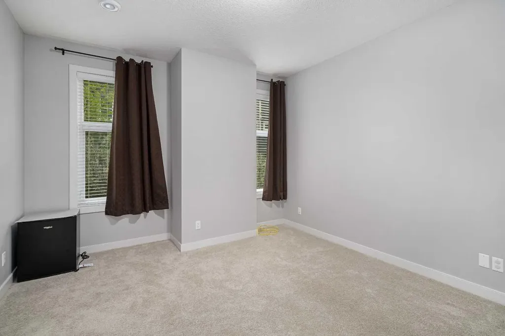 175 Silverado Plains Park SW Calgary AB T2X 1Y8