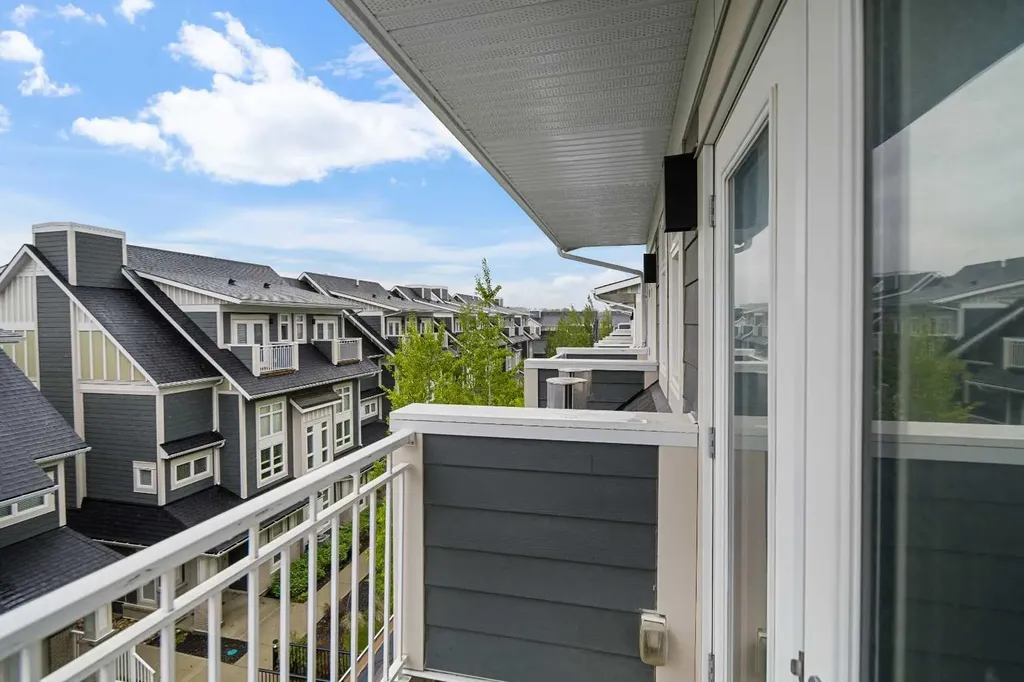175 Silverado Plains Park SW Calgary AB T2X 1Y8