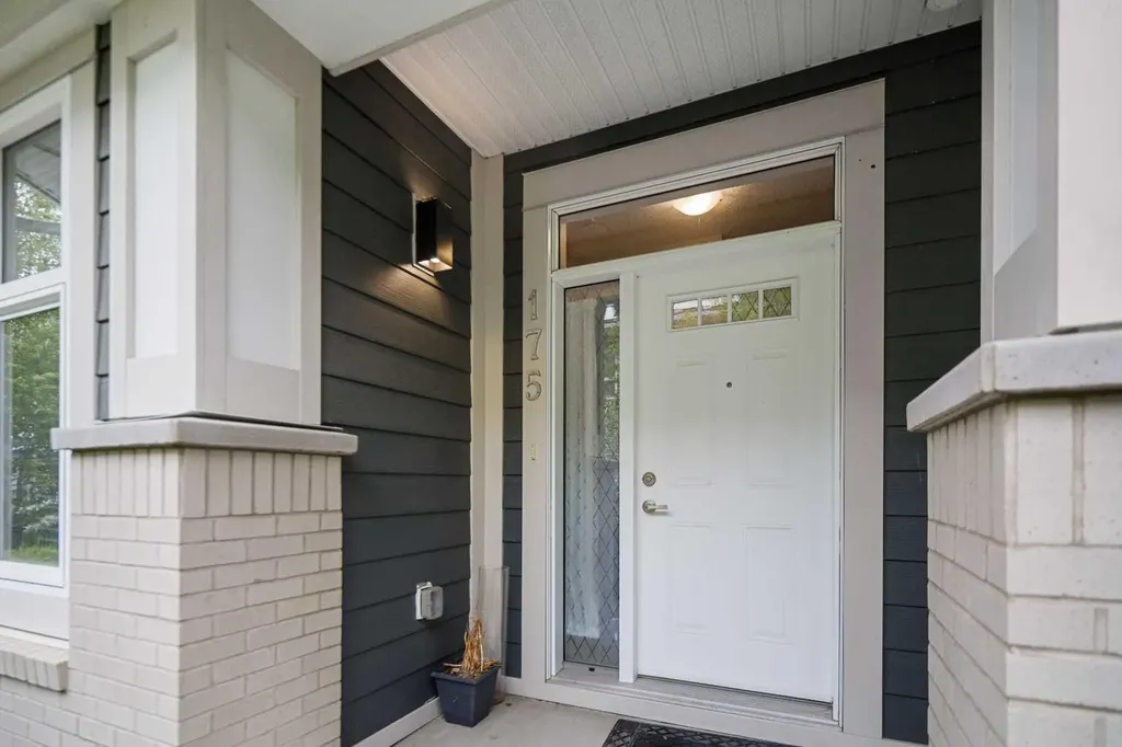 175 Silverado Plains Park SW Calgary AB T2X 1Y8