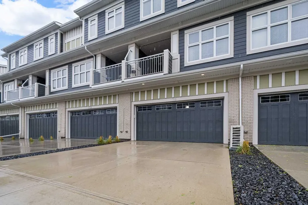 175 Silverado Plains Park SW Calgary AB T2X 1Y8