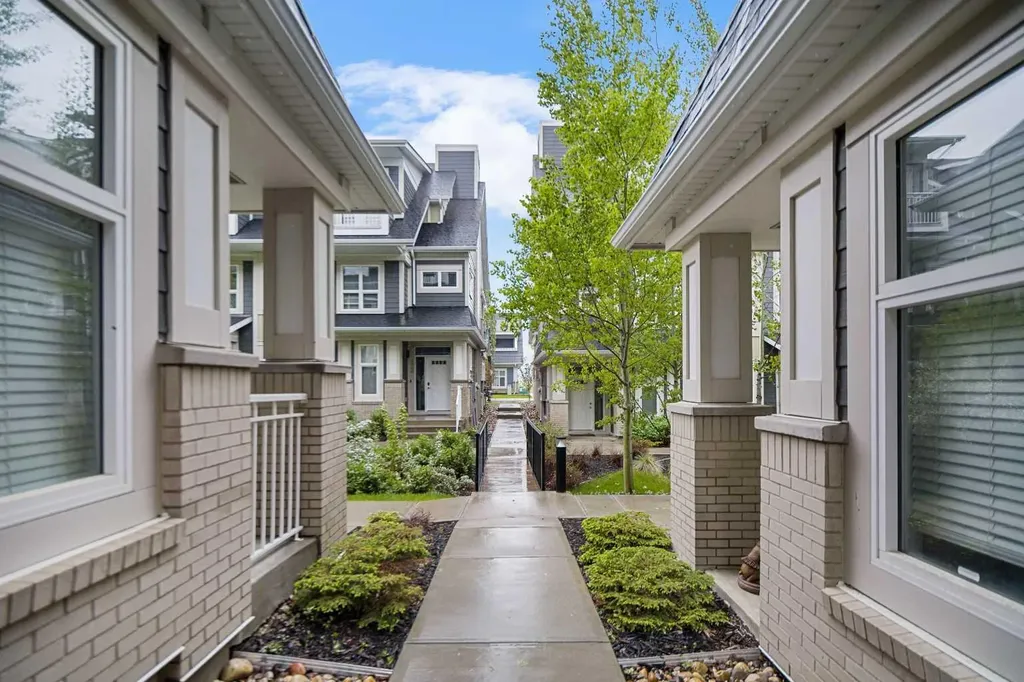 175 Silverado Plains Park SW Calgary AB T2X 1Y8