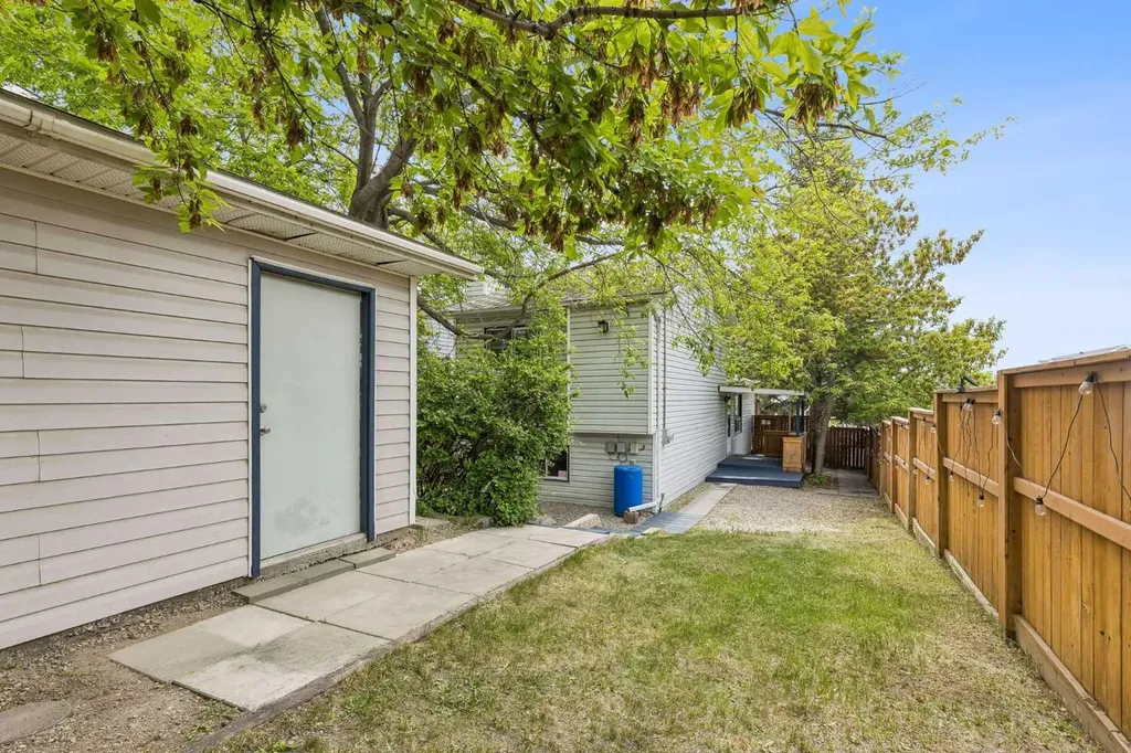 1840 33 Avenue SW Calgary AB T2T1Y9