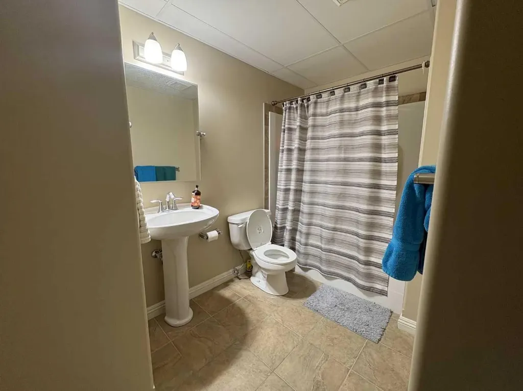 4102 69 Avenue Lloydminster AB T9V 7K5