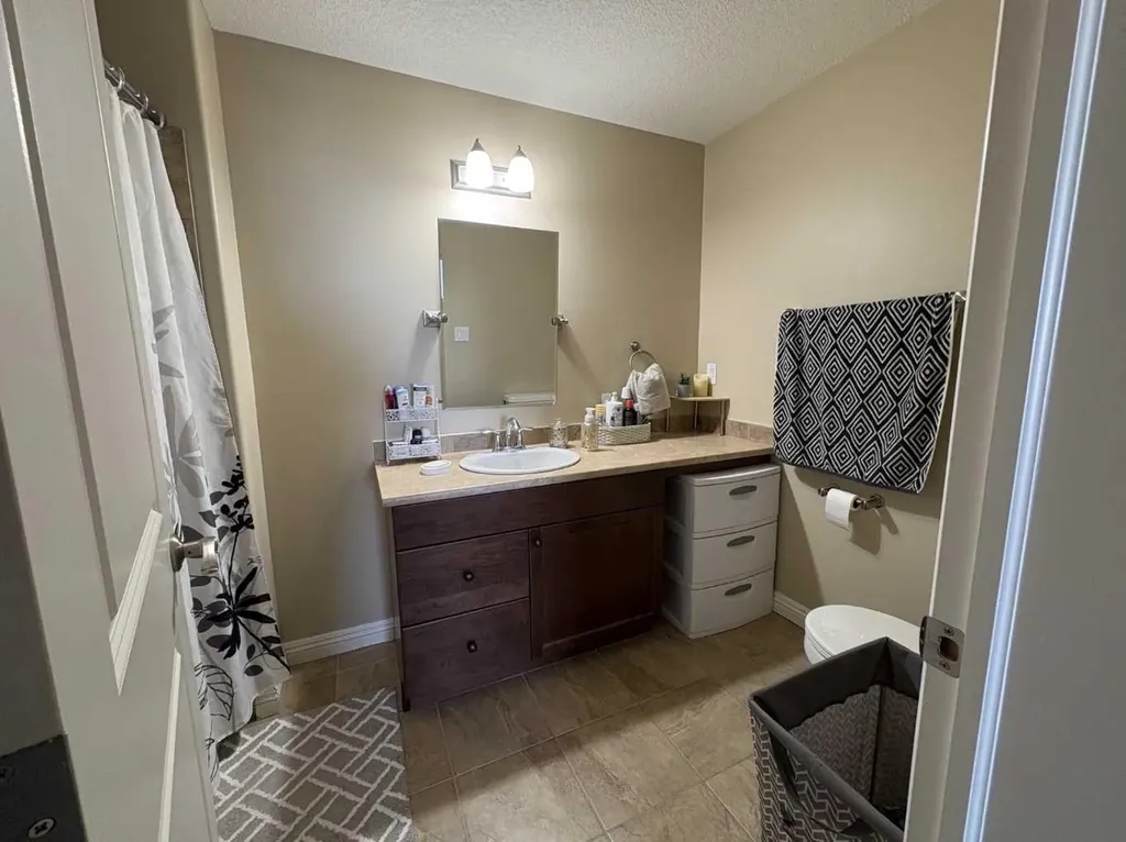 4102 69 Avenue Lloydminster AB T9V 7K5