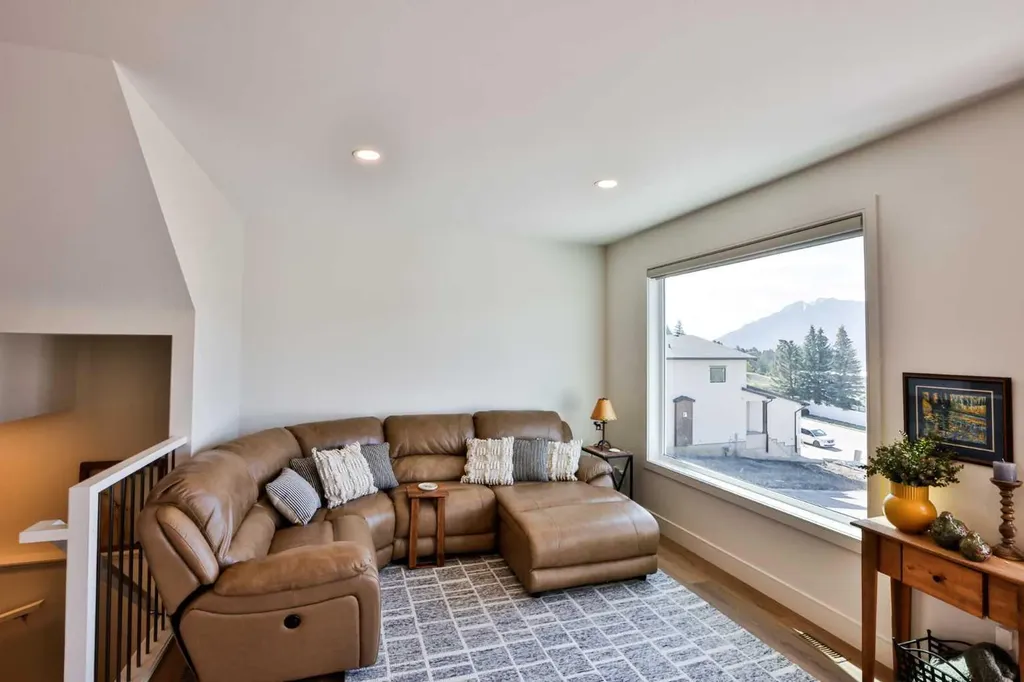 8618 25 Avenue Coleman AB T0K 0M0
