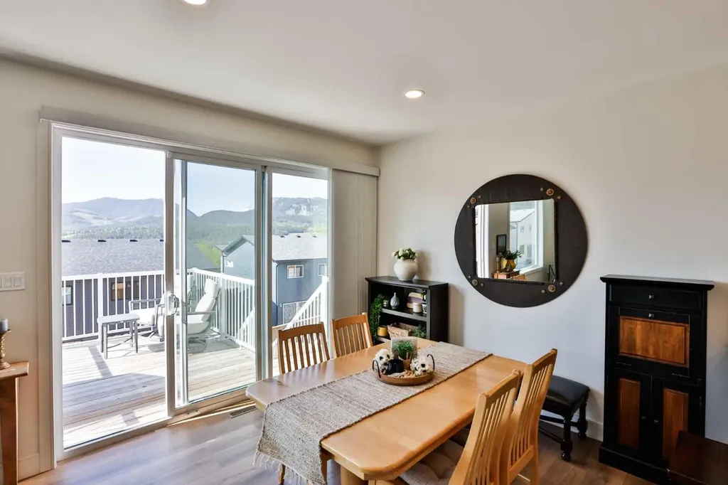 8618 25 Avenue Coleman AB T0K 0M0