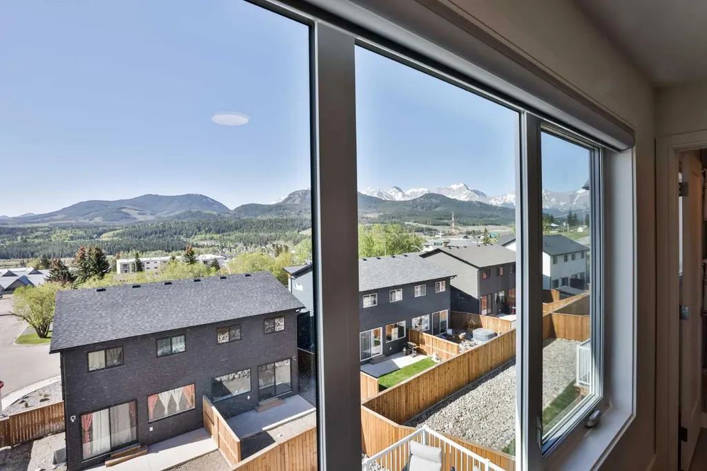 8618 25 Avenue Coleman AB T0K 0M0