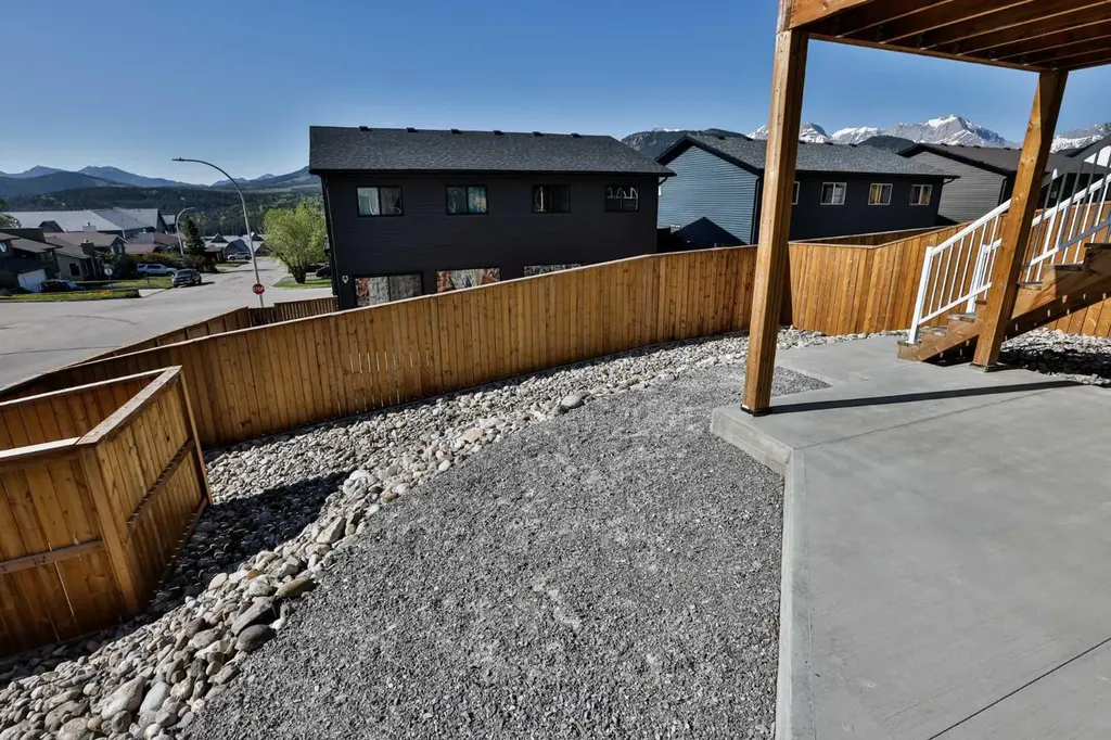 8618 25 Avenue Coleman AB T0K 0M0