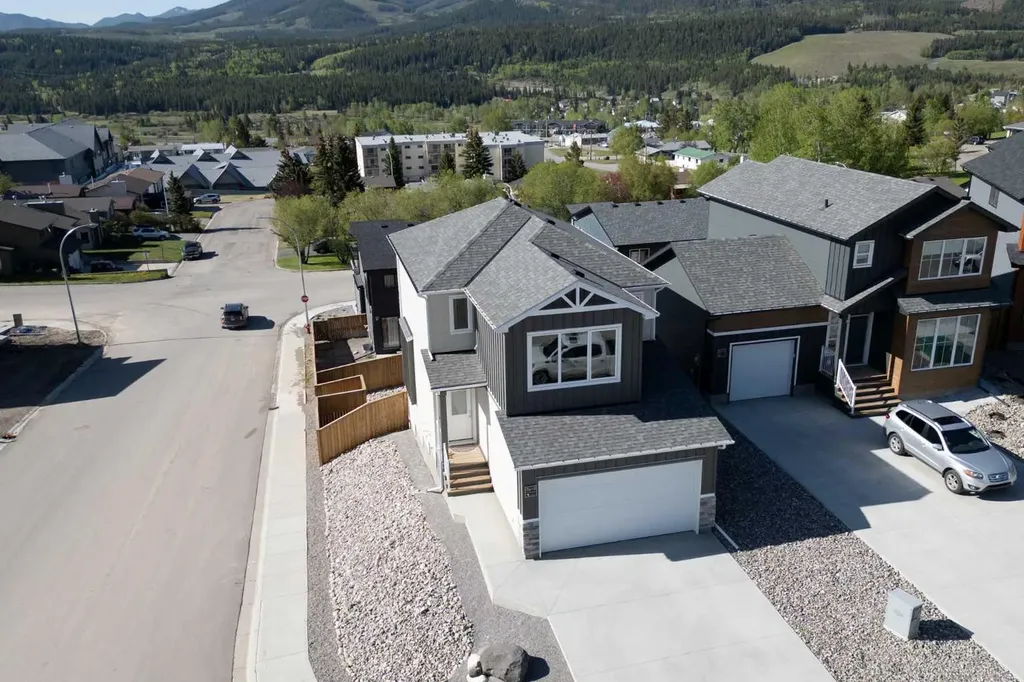 8618 25 Avenue Coleman AB T0K 0M0