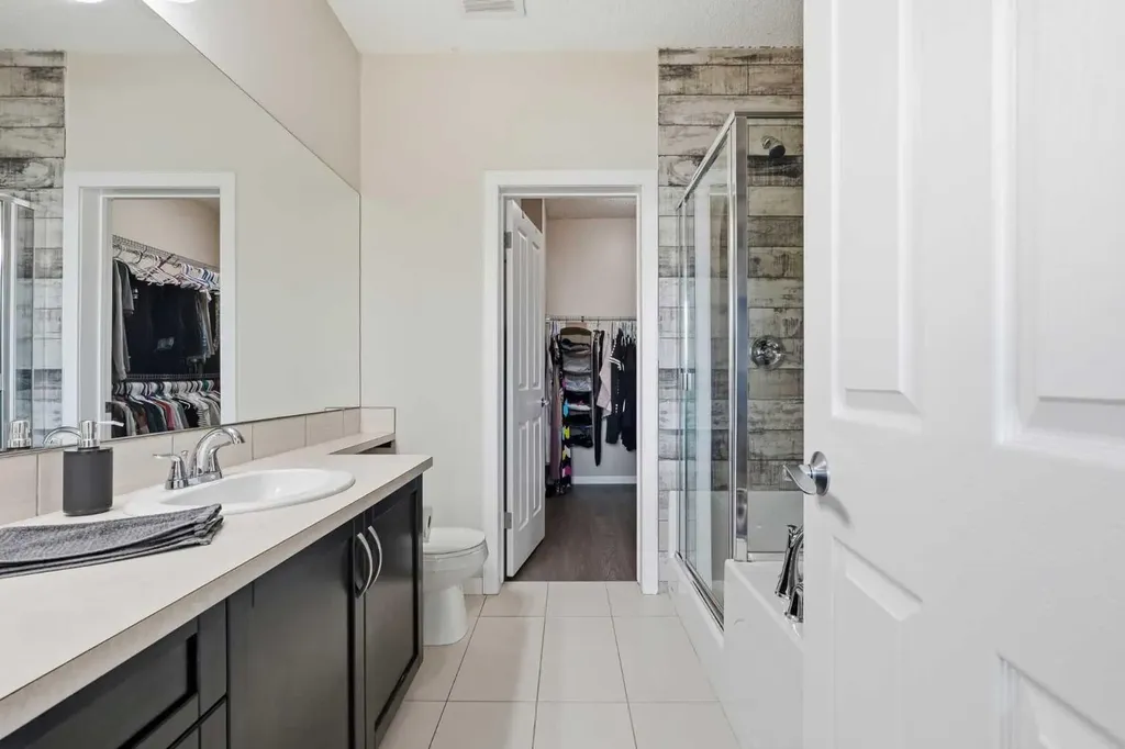 43 Auburn Bay Crescent SE Calgary AB T3M 0K4