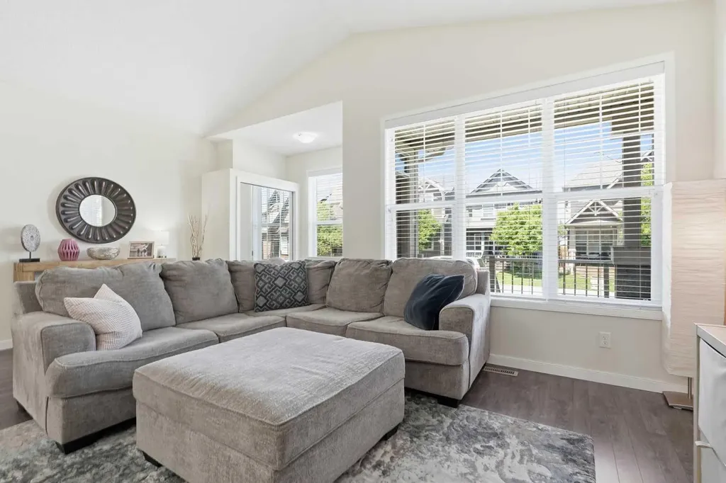 43 Auburn Bay Crescent SE Calgary AB T3M 0K4