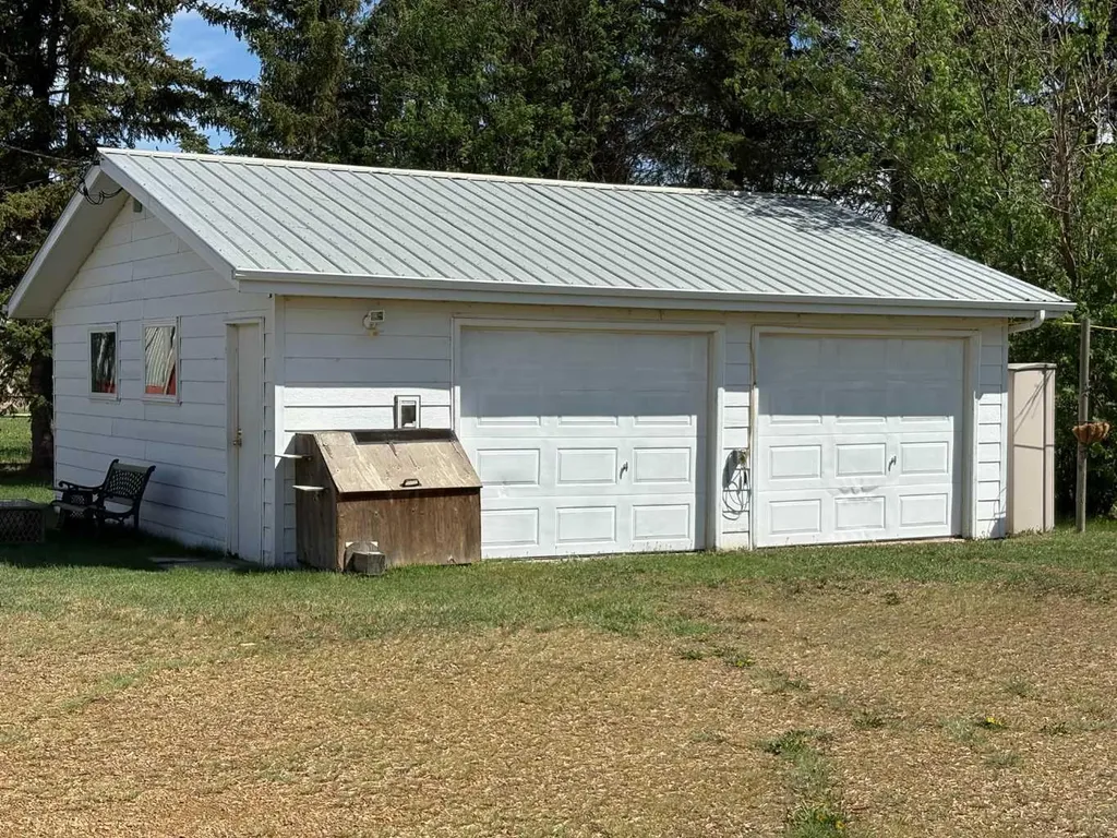 42567 Highway 856 Rural Flagstaff County AB T0B 1N0