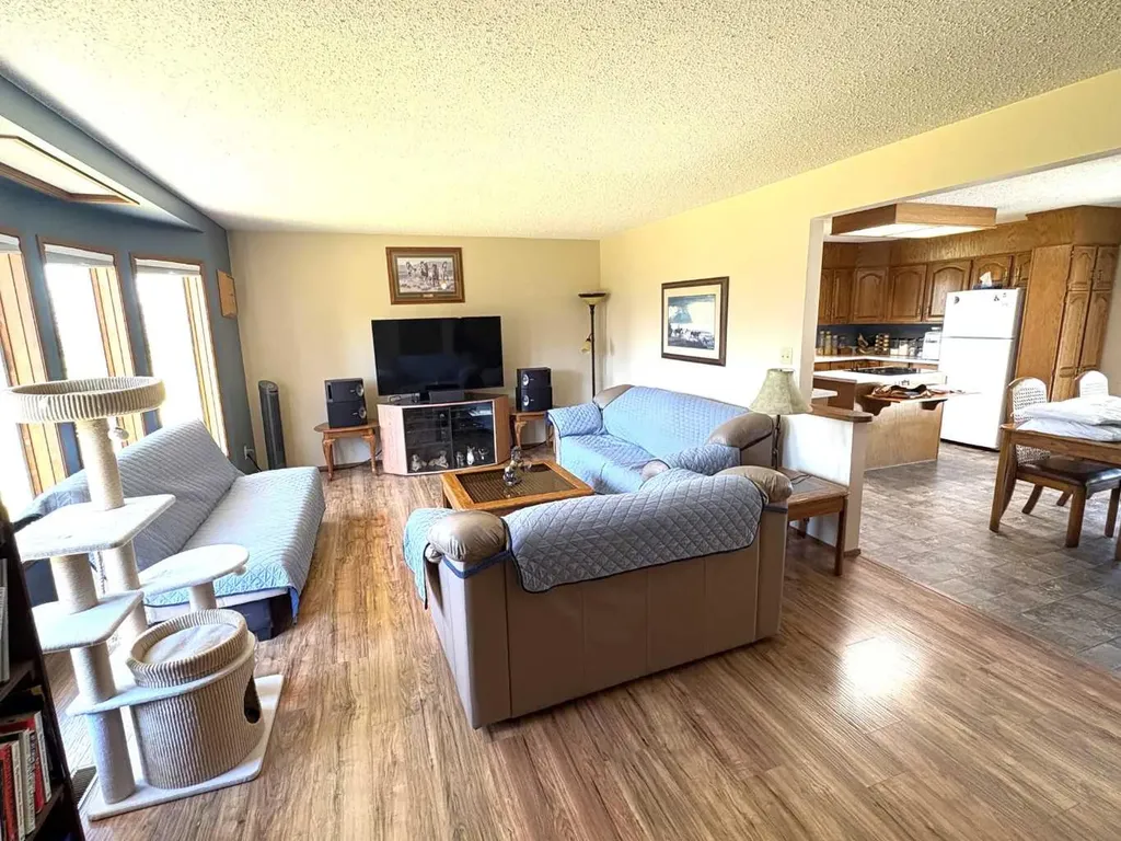 42567 Highway 856 Forestburg AB T0B 1N0